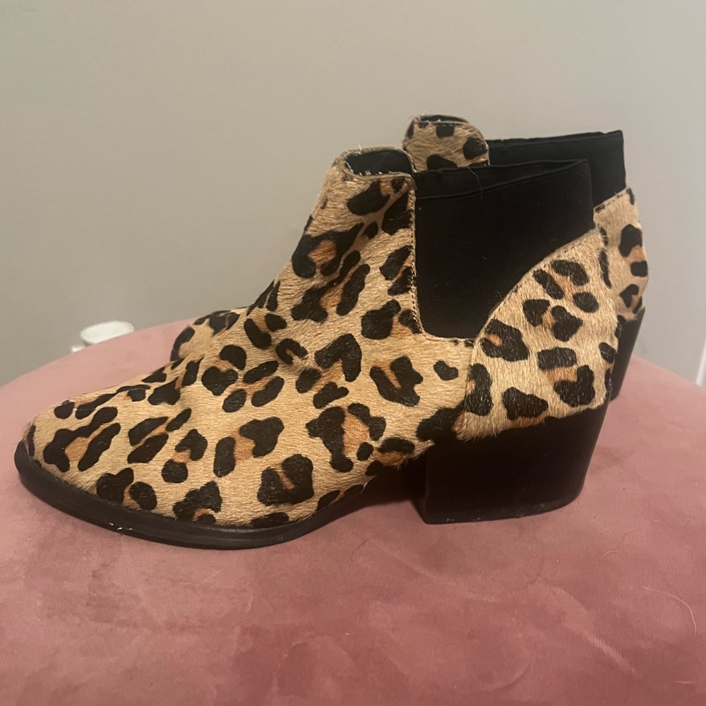Leopard print Steve Madden booties!